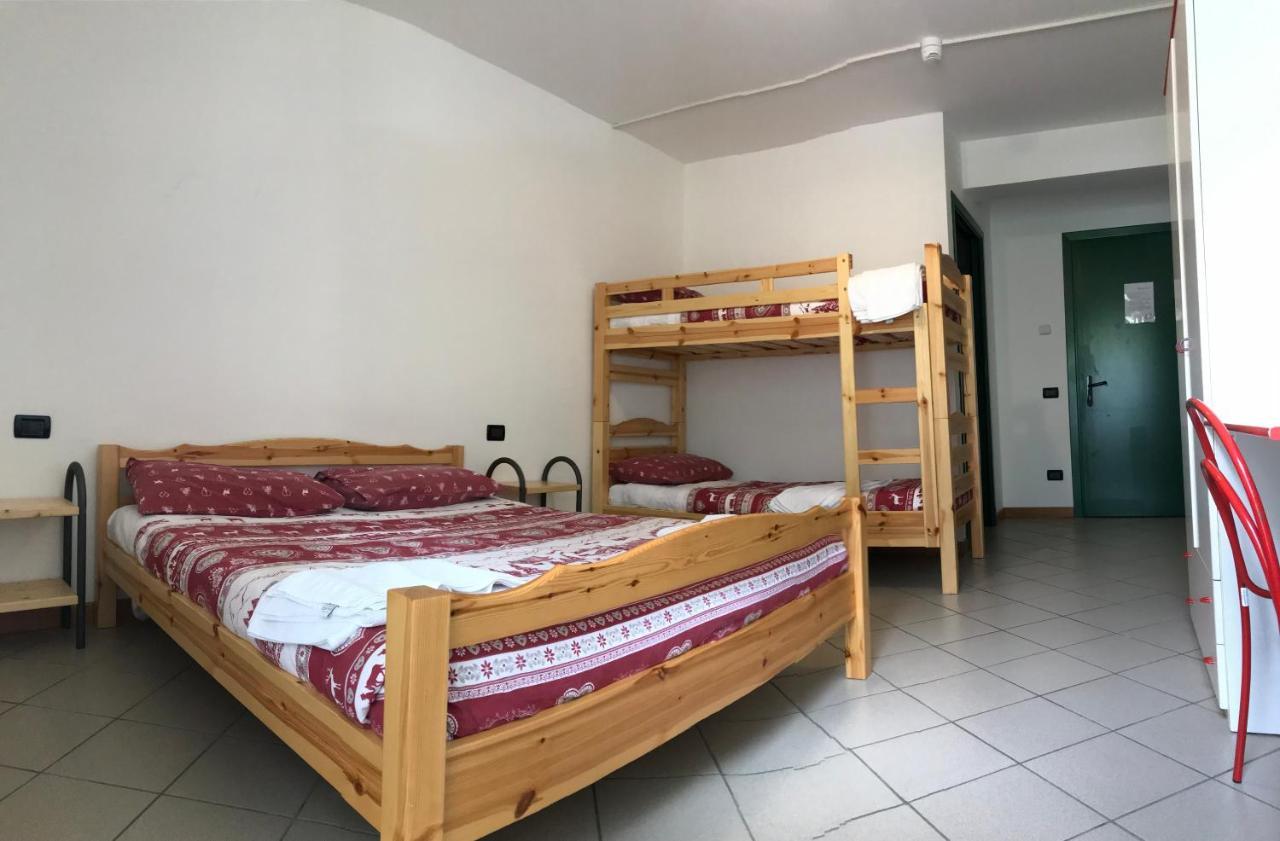 ואלבונדיונה Ostello Casa Corti מראה חיצוני תמונה