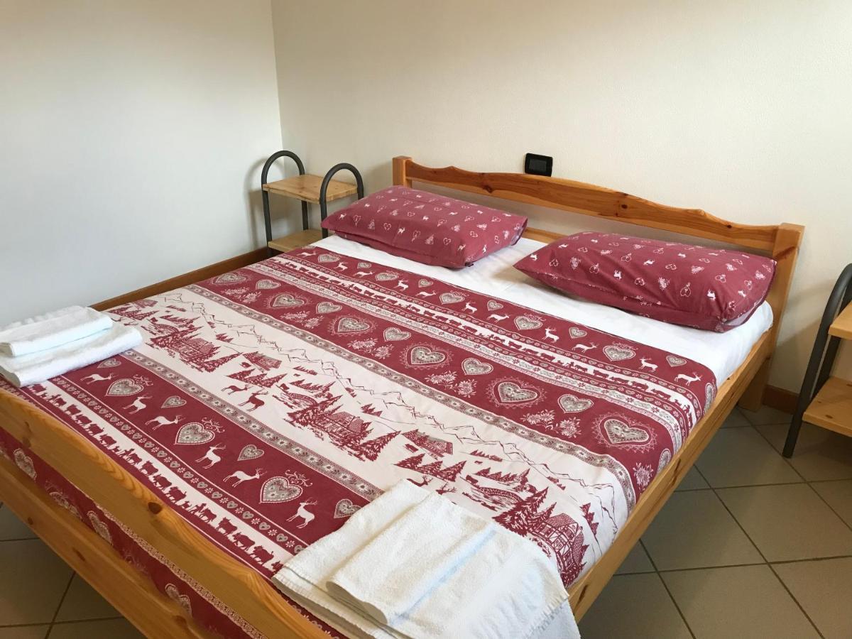 ואלבונדיונה Ostello Casa Corti מראה חיצוני תמונה