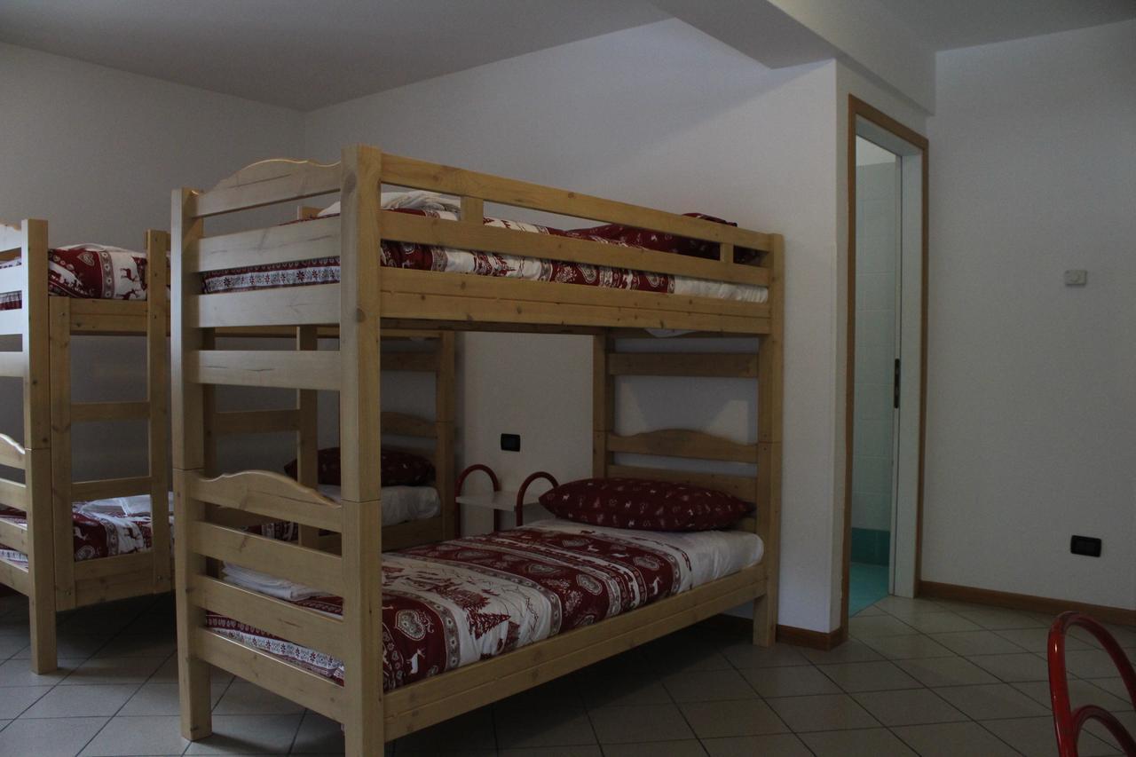 ואלבונדיונה Ostello Casa Corti מראה חיצוני תמונה