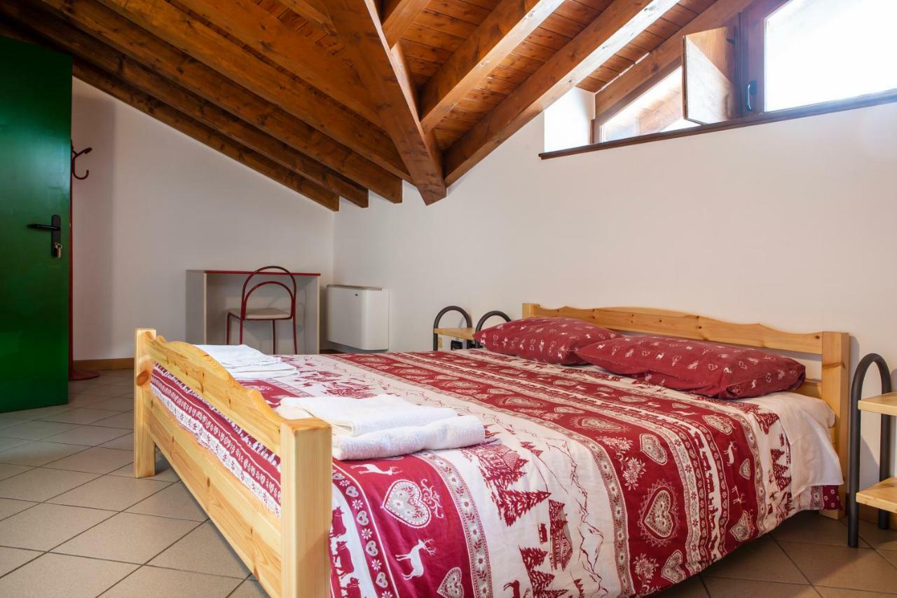 ואלבונדיונה Ostello Casa Corti מראה חיצוני תמונה