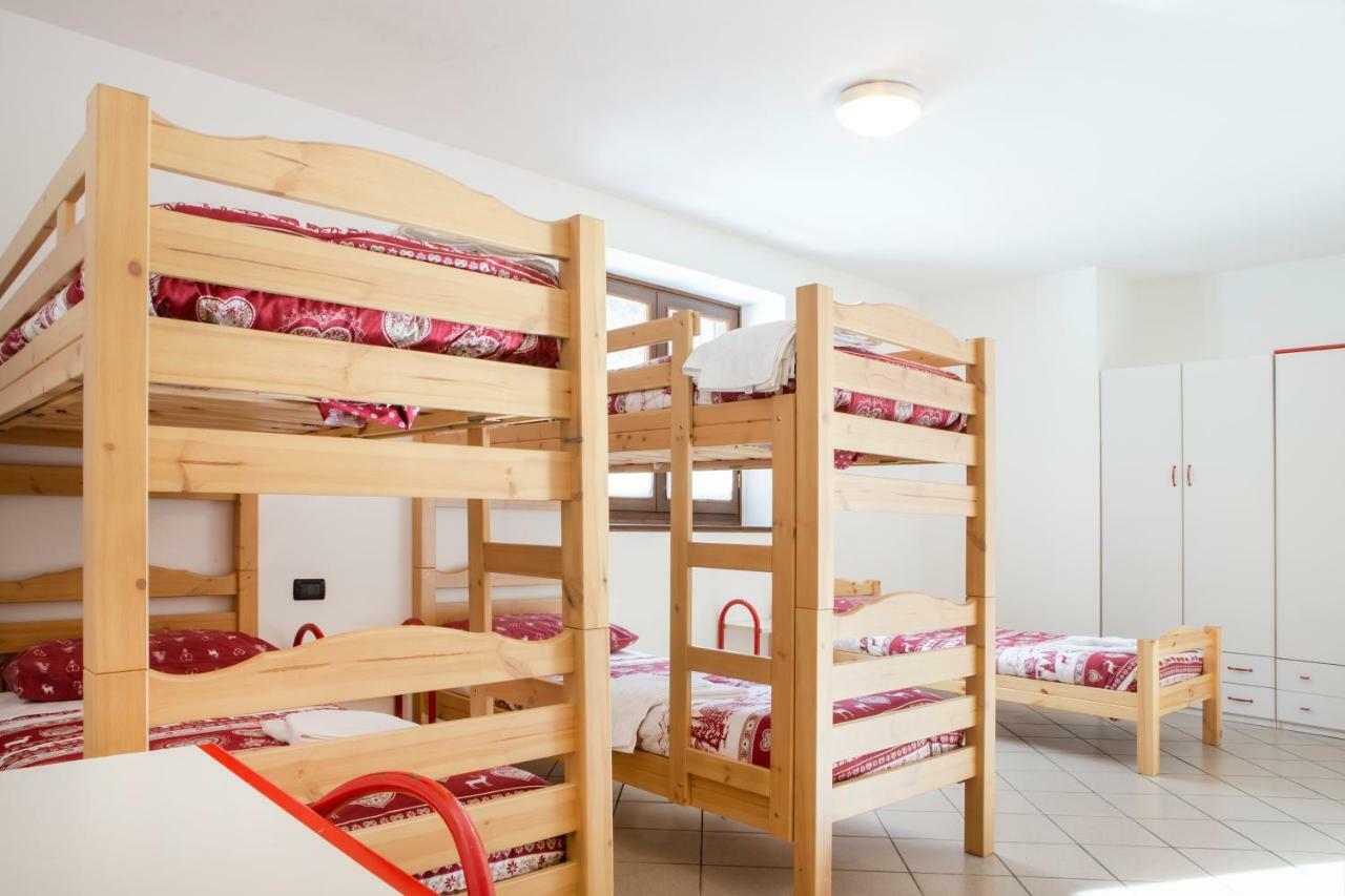 ואלבונדיונה Ostello Casa Corti מראה חיצוני תמונה
